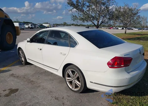 2015 Volkswagen Passat 1.8T Sel Premium из США, поврежденный, VIN 1VWCS7A35FC056917